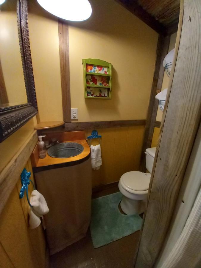 Acorn Hideaways Canton Charming Pioneer Suite 1890'S General Store Exteriör bild