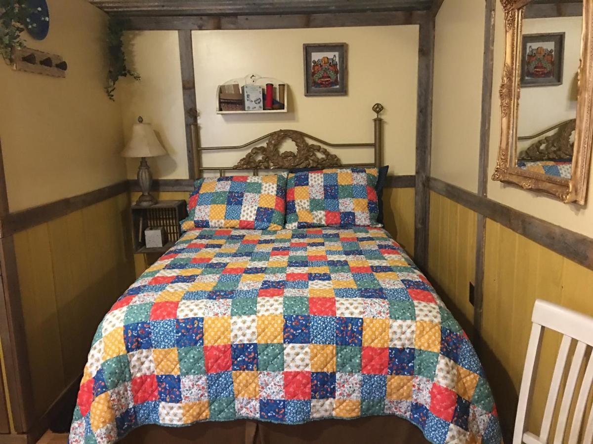 Acorn Hideaways Canton Charming Pioneer Suite 1890'S General Store Exteriör bild